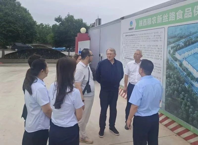 中俄友好、和平與發(fā)展委員會(huì)俄方主席鮑里斯·季托夫一行赴糧農(nóng)新絲路食品保稅加工中心項(xiàng)目調(diào)研