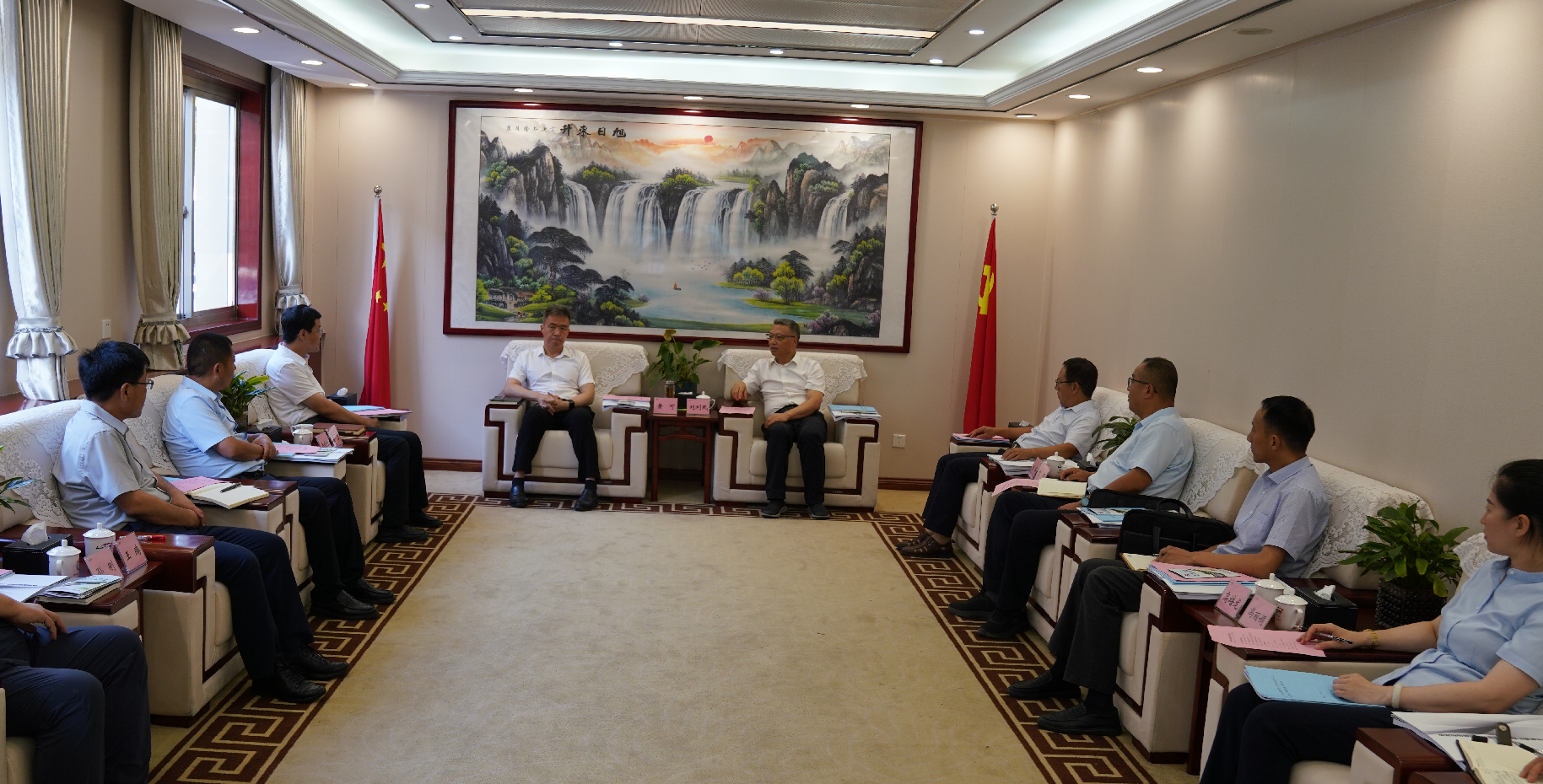 劉利民與臨潼區(qū)委書記黃可、區(qū)長苗吉會談
